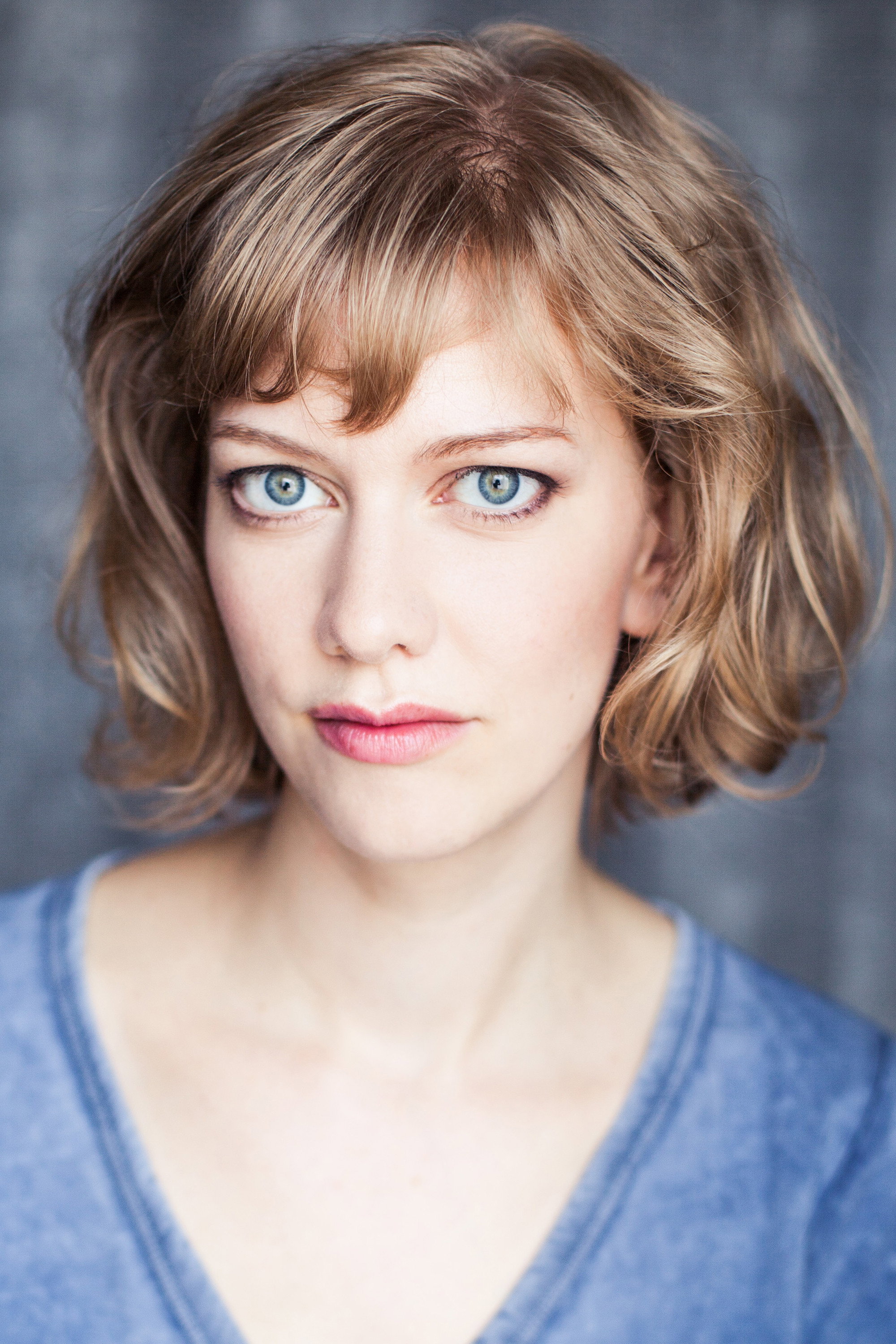 Isabeau Blanche as Stéphanie in Qui a poussé Mélodie?