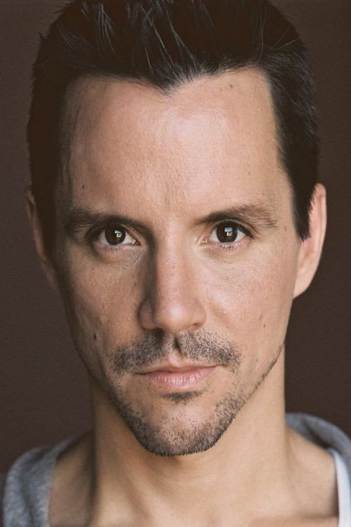 Enrique Sapene as Fernando in Pecadora