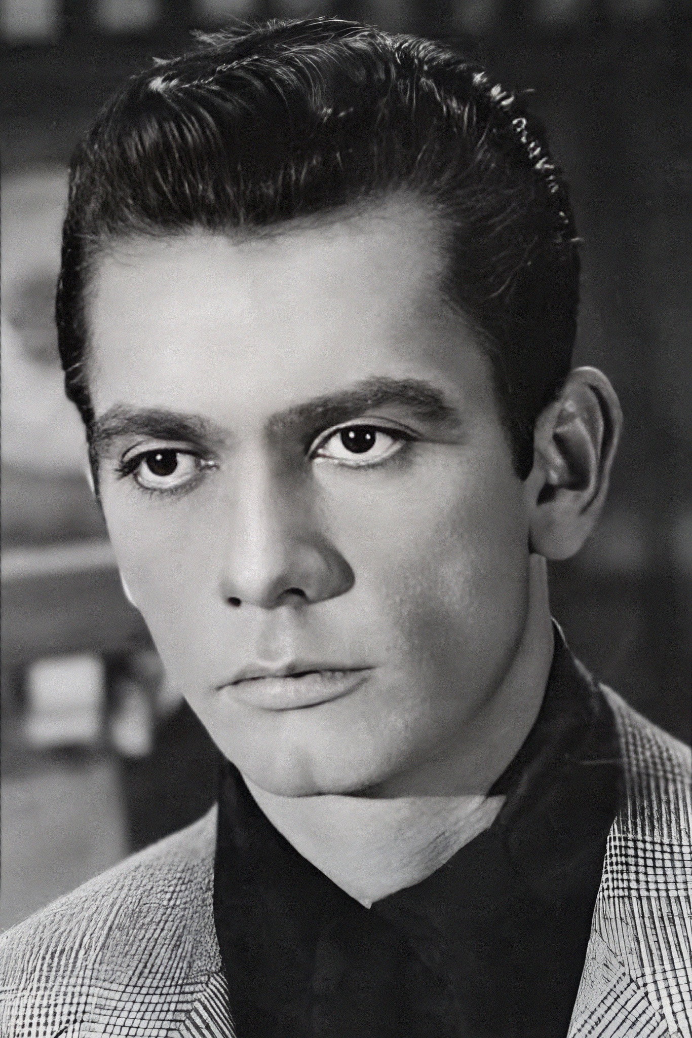 Saleh Selim as نبيل in The Seven Daughters