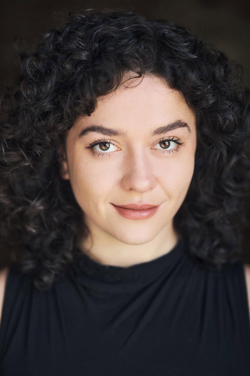 Amara Miller as Scottie King in The Descendants