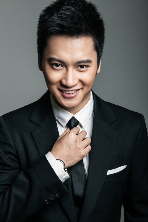 Guo Xiaoran as Wang Siwei in The Outsider