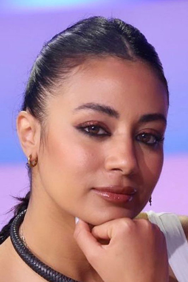 Sarra Hannachi as Samia in Foreign Body