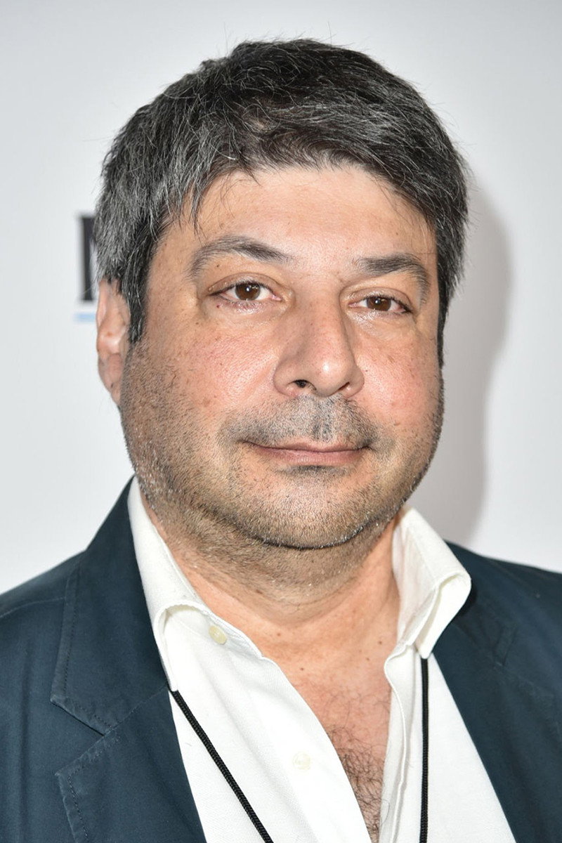 Βασίλης Μαζωμένος as Stockbroker (voice) in Lines