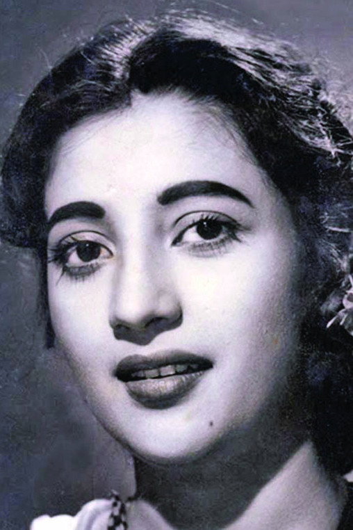 Suchitra Sen as Shakuntala Verma in Musafir