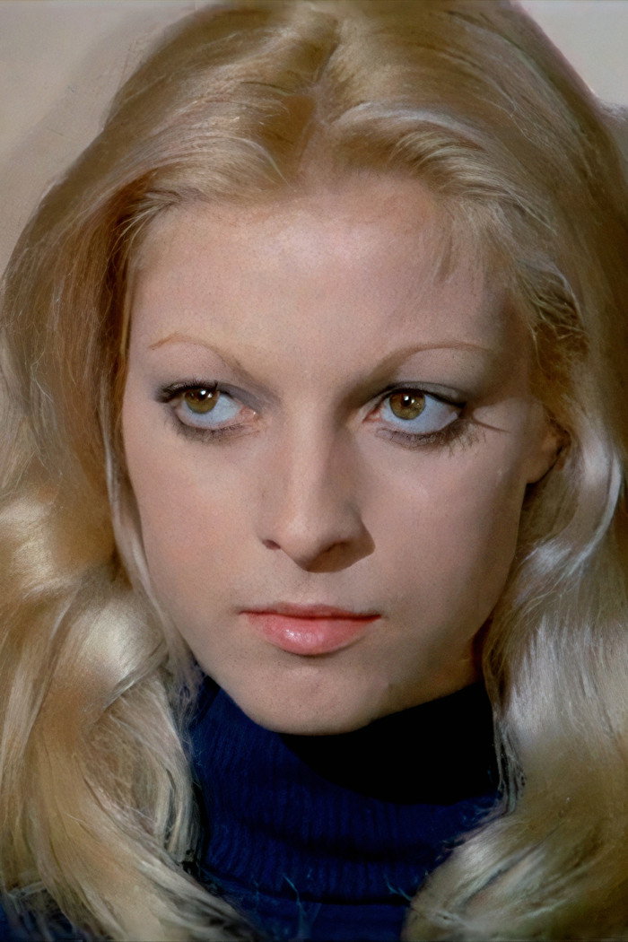 Patrizia Viotti as Claude in Charlys Nichten