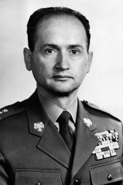 Wojciech Jaruzelski as Self in Hammer & Tickle