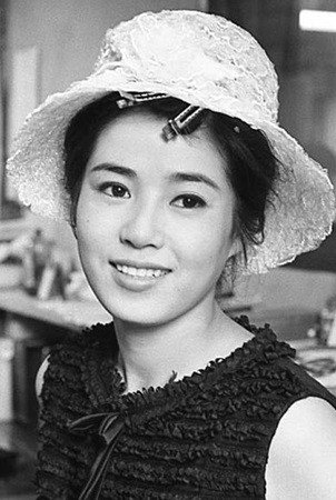五月みどり as Michi in The Miracle of Joe, the Petrel