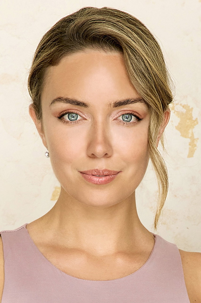 Ella Cannon as Cara Miller in Peppermint and Postcards