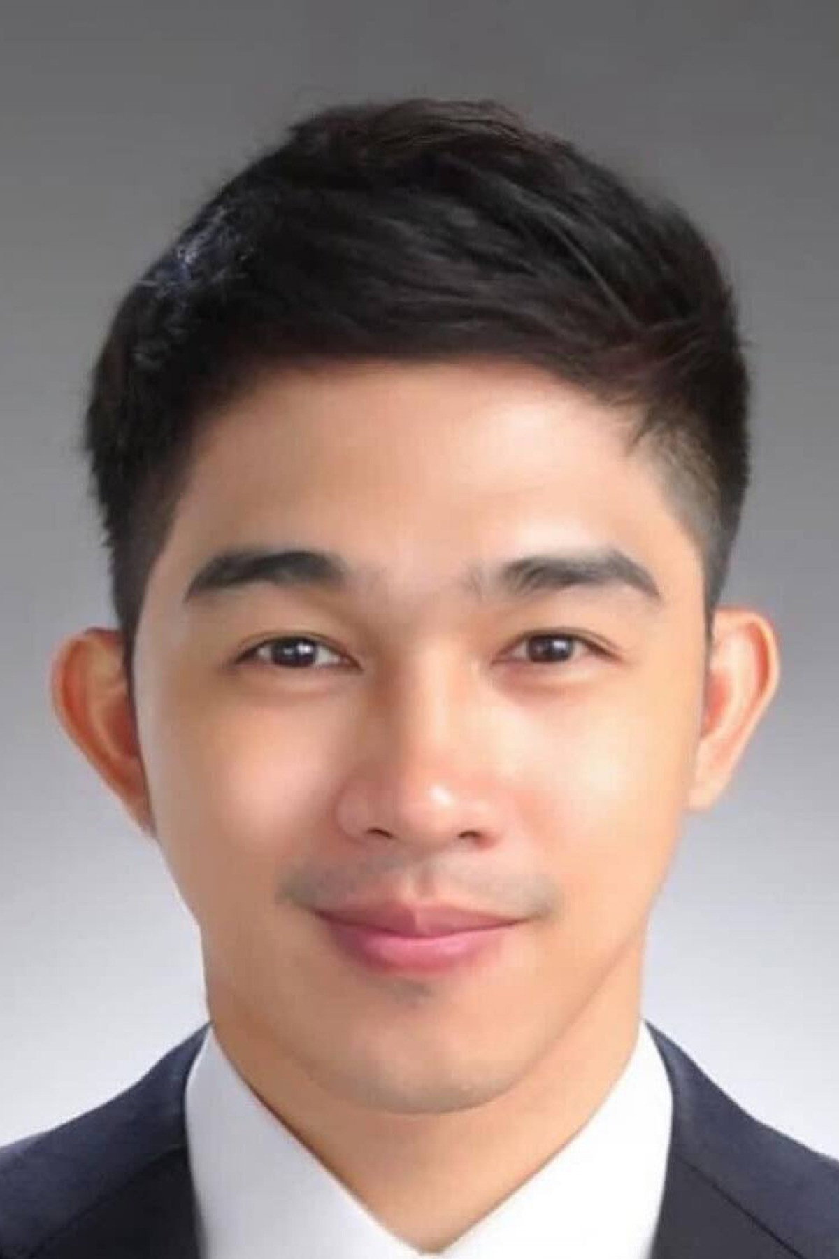 Sebastian Sy as Kyle in Hermoso
