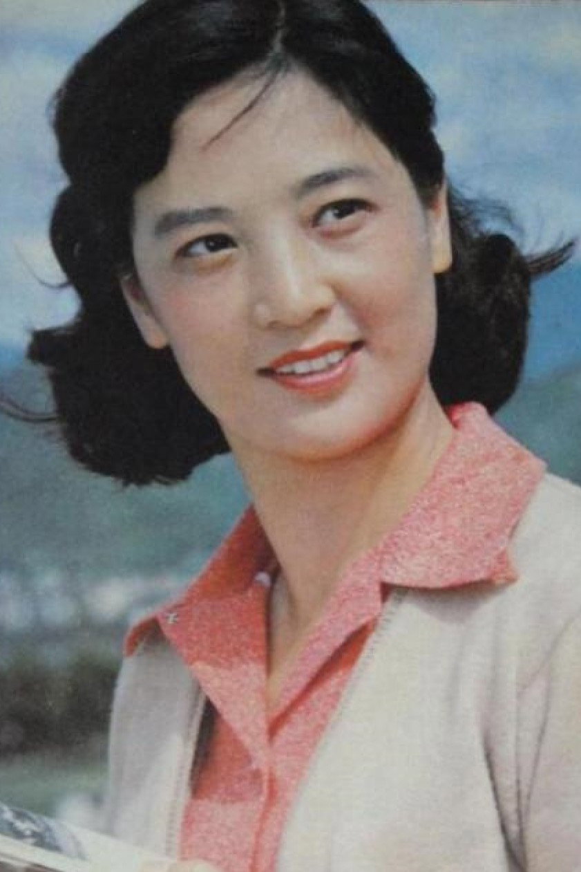Yaren Sheng as 徐竹卿 in 妻子的信