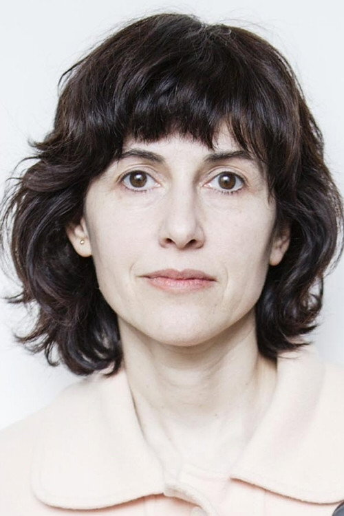 Rosario Bléfari as Pía in The Owners
