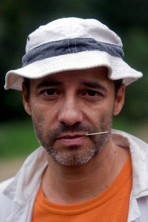 Rudolf Péter as Bezzegh in Igazából apa