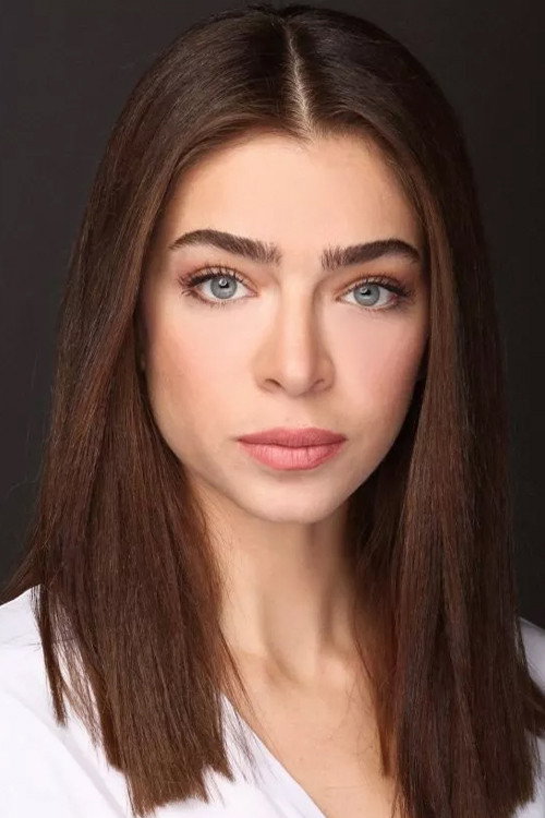Öykü Çelik as Bahar Yılmaz in Benim İçin Üzülme