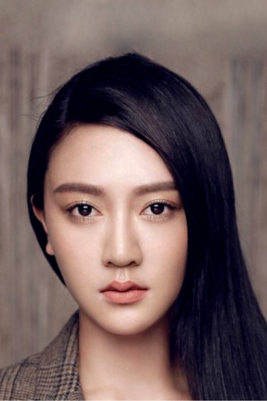 Lu Zizhen as Kan Di in Please Love Me