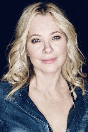Irina Ninova as Mère de Kevin in Ajin