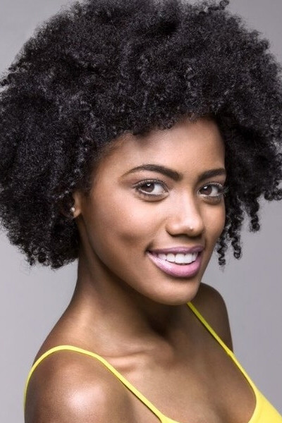 Angely Gaviria as Carmen Eguiluz in Siempre bruja