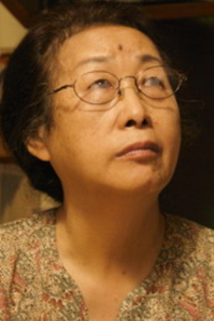 Li Hsiu as Chen's Mother in Murmur of Youth