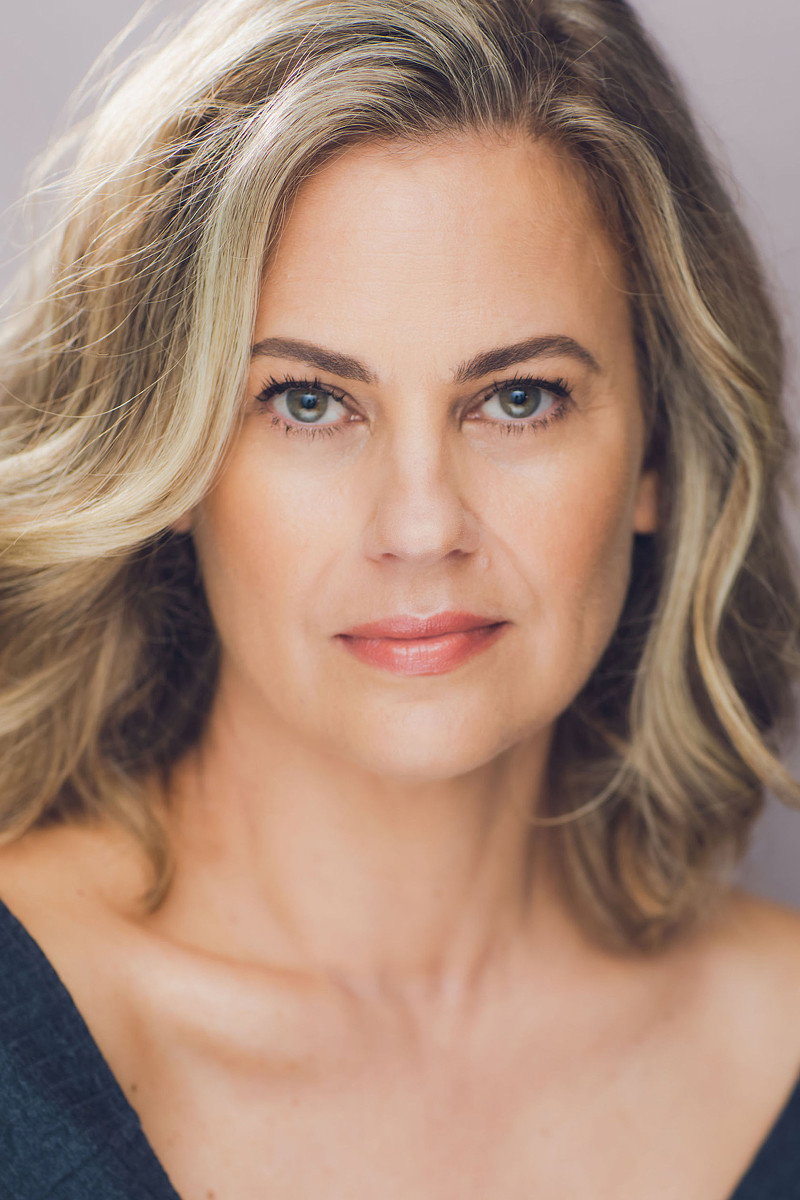 Jillian Walzer as Ronny's Mom / Girls' Mom (Voice) in Howl of the Blue Moon