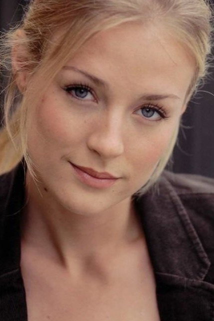 Chloe Snyder as Sarah in Big River