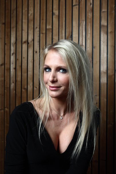 Annelien Coorevits as Self - Host in Temptation Island