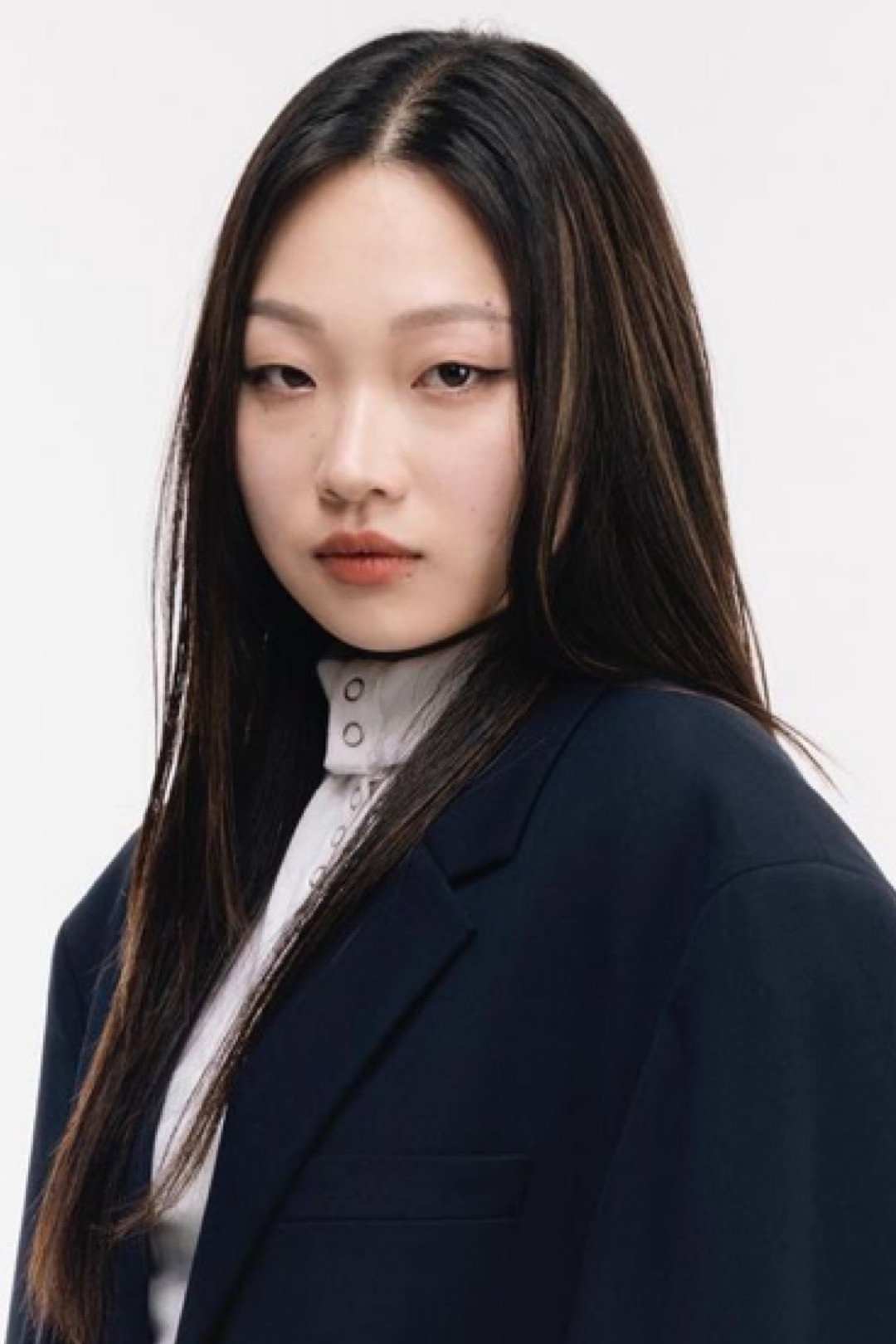 Yeonseo as Self - Contestant in Time Turner