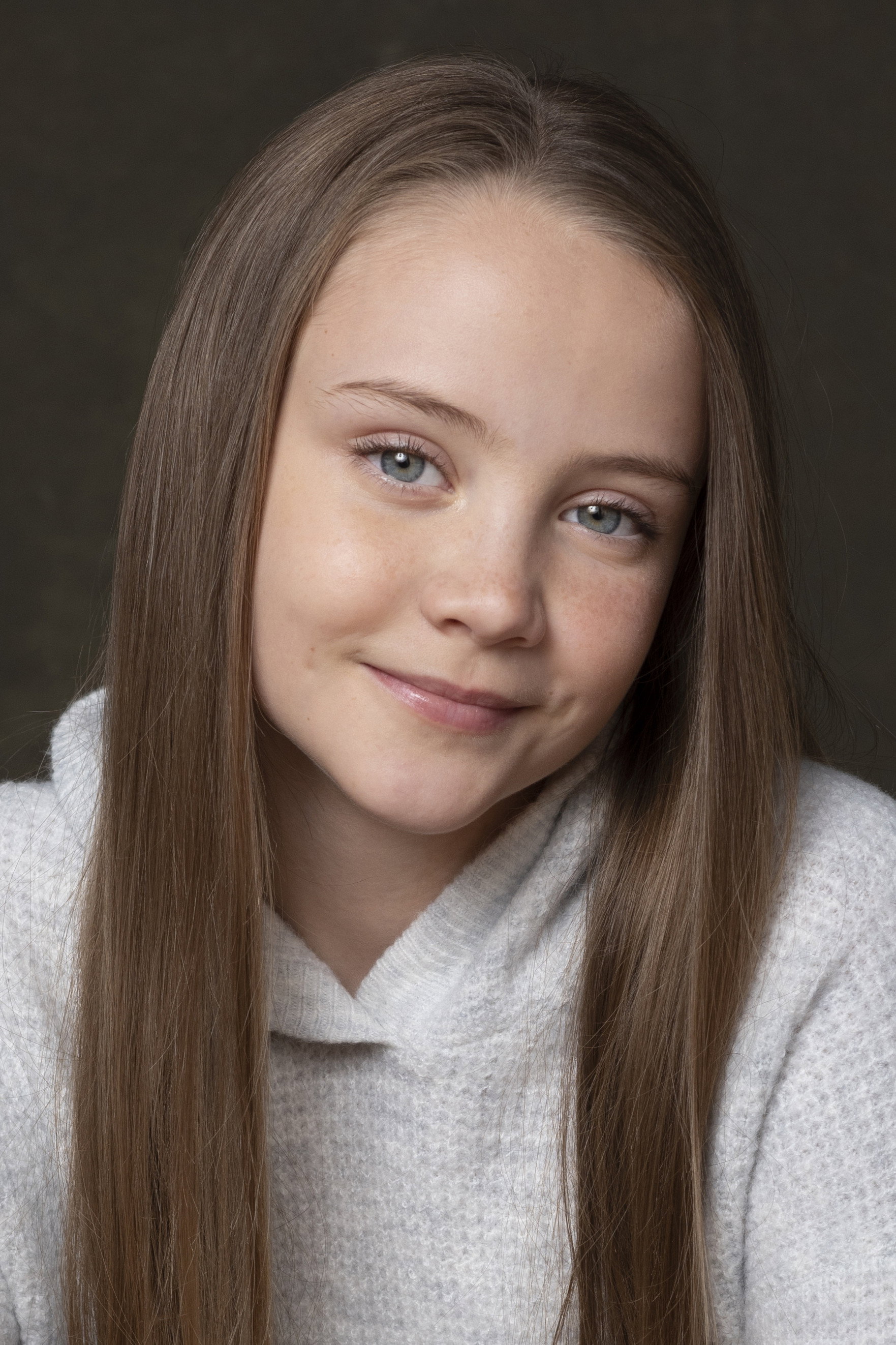 Tessa Kozma as Beth in Motherly