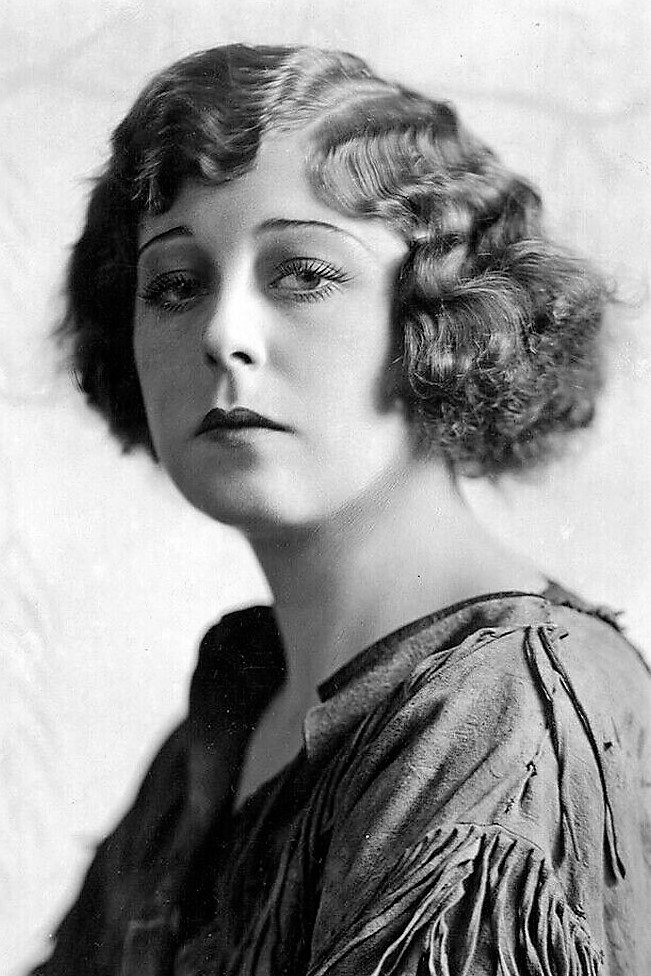 Seena Owen as Miriam Helston in Unseeing Eyes