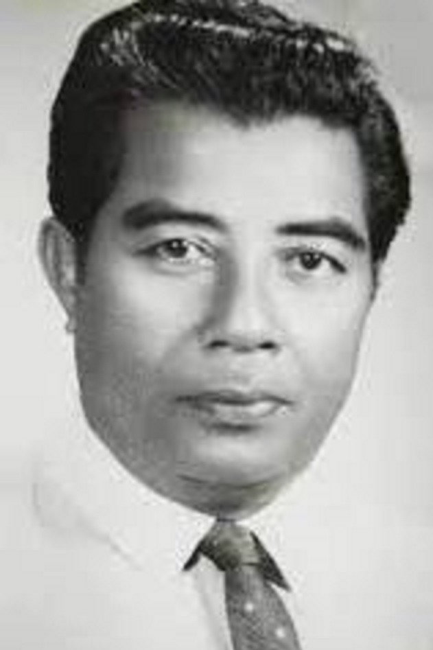 Idris Hashim as Rizman's stepfather in Gelora