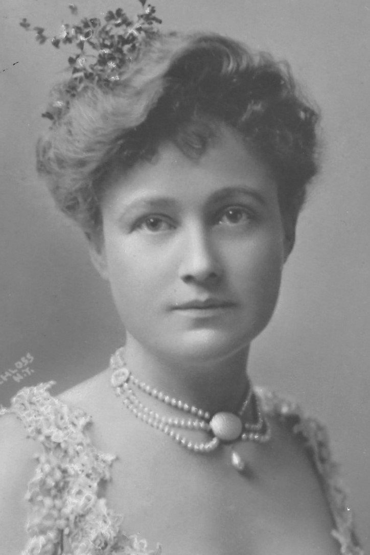 Minnie Dupree as Ellen Fortune in The Young in Heart