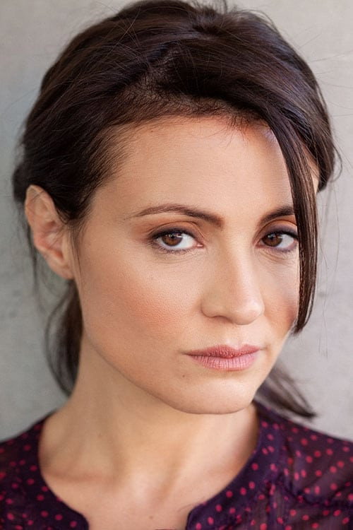 Valentina Acca as Carmela in Querido Fidel