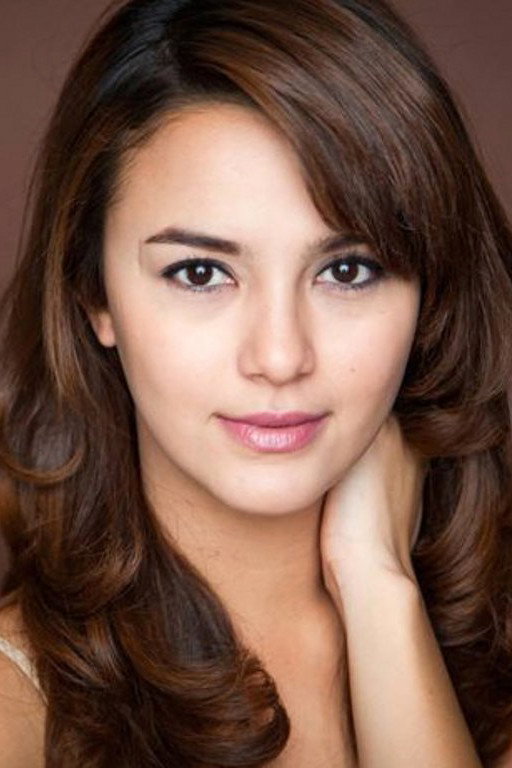 Juliana Evans as Jamie in Bella & Jamie