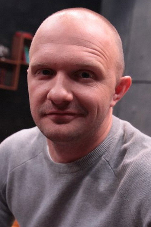 Ilya Shvetsov as Ведущий in Факты