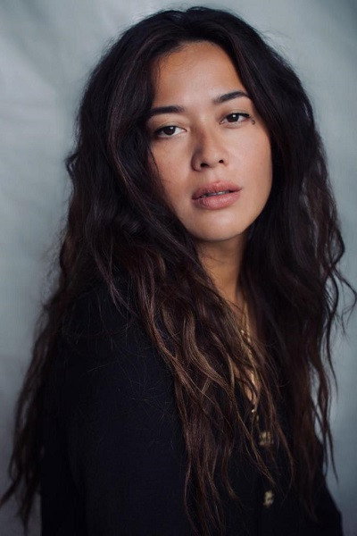 Denise Aznam as Dewi young in Doodstil