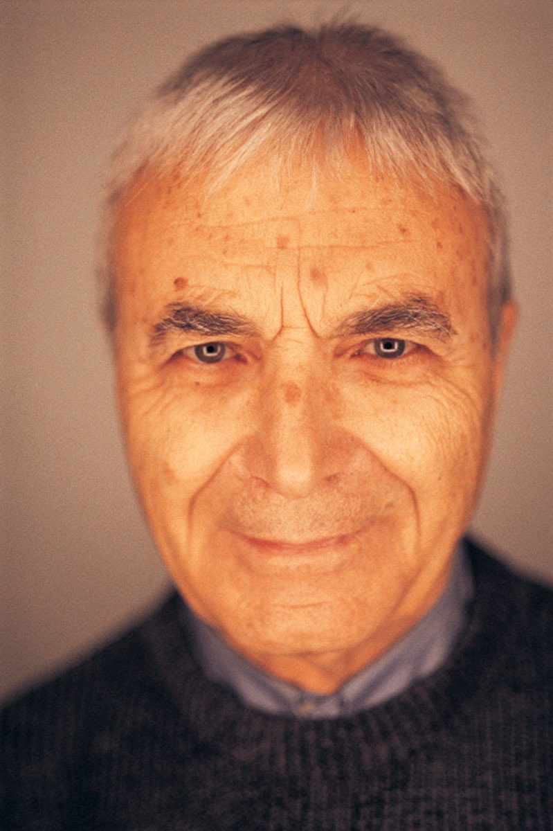 Memduh Ün as Talat in The Broken Lifes