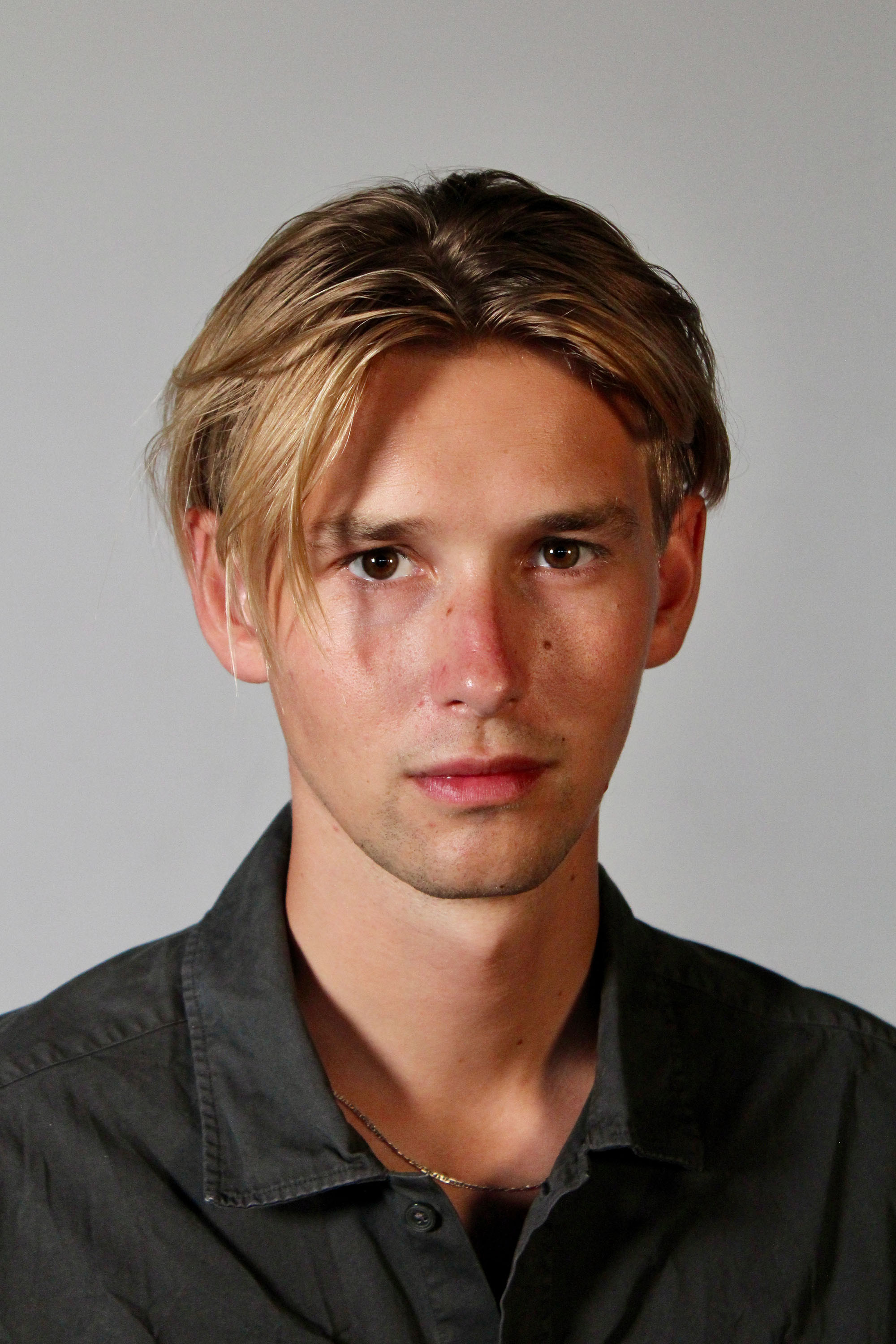 Emil Aron Dorph as Mathias Hansen in Mother at War
