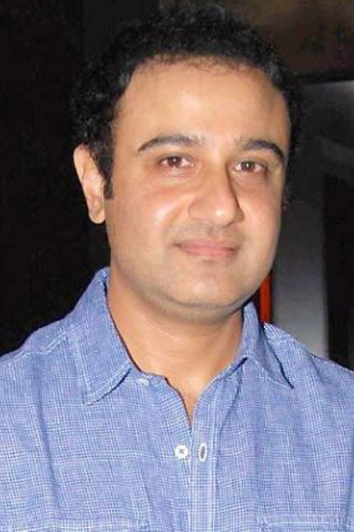 Vivek Mushran as Cookie Chacha in Veere Di Wedding