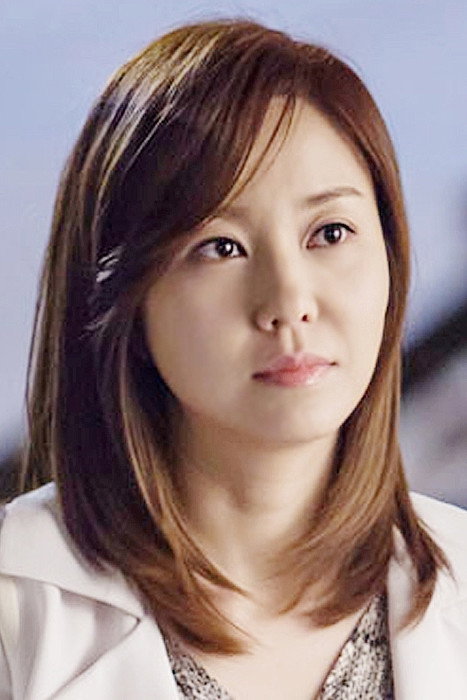 조미령 as Jo Min Sook in Common Single