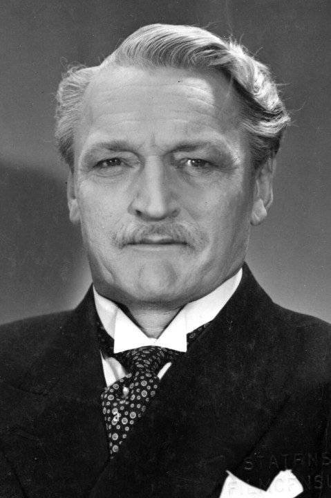 Johannes Meyer as Prokuristen in Dorte