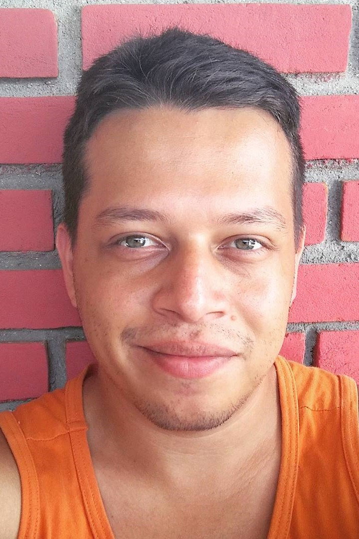 Felipe Ribeiro as Survivor #2 in Você Continua
