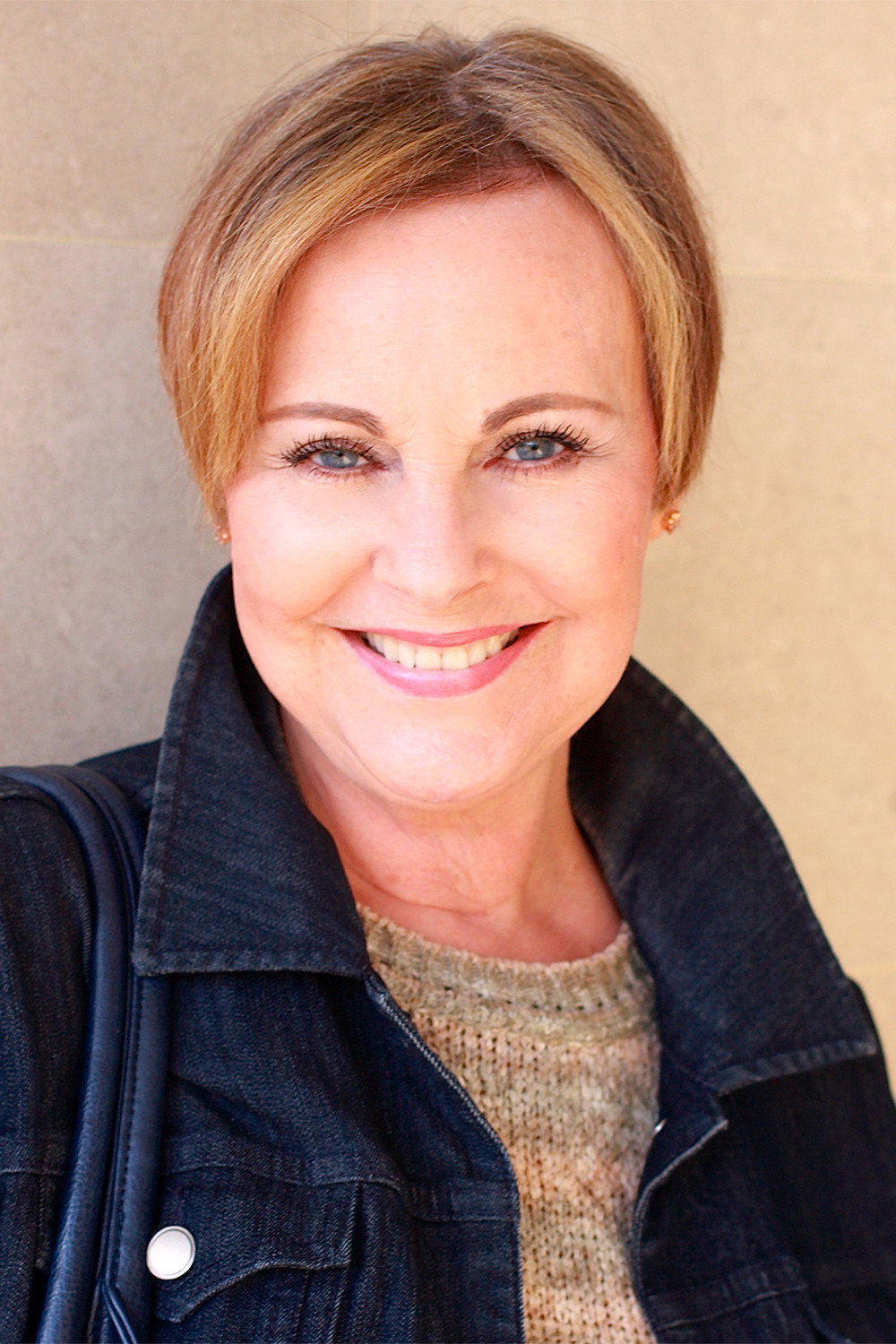 Linda McCullough as Callie in B. J. and the Bear