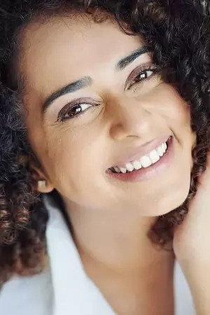 Tamara D'Souza as Asha in Hello Mini