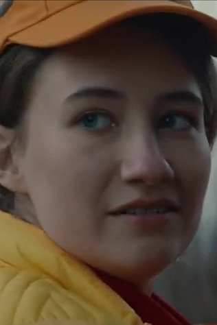 Анастасия Ковешникова as Заправщица in A Decent Person