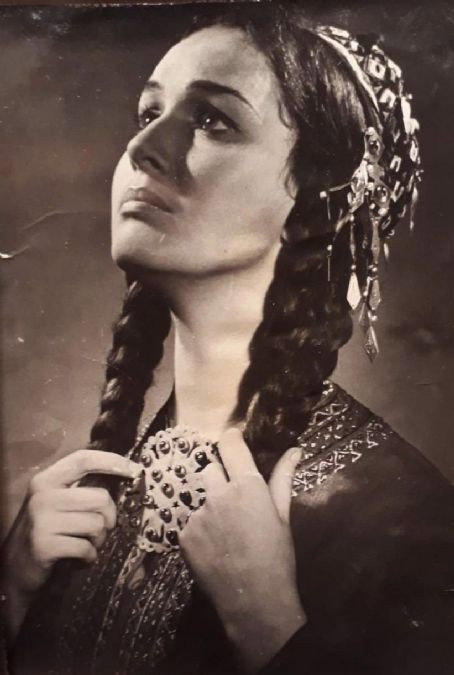 Жанна Смелянская as Мадина in Poem of Two Hearts