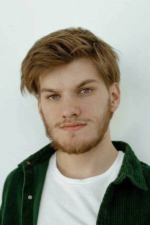 Андрей Максимов as Артём in Moscow Does Not Believe in Tears. It's All Just Beginning