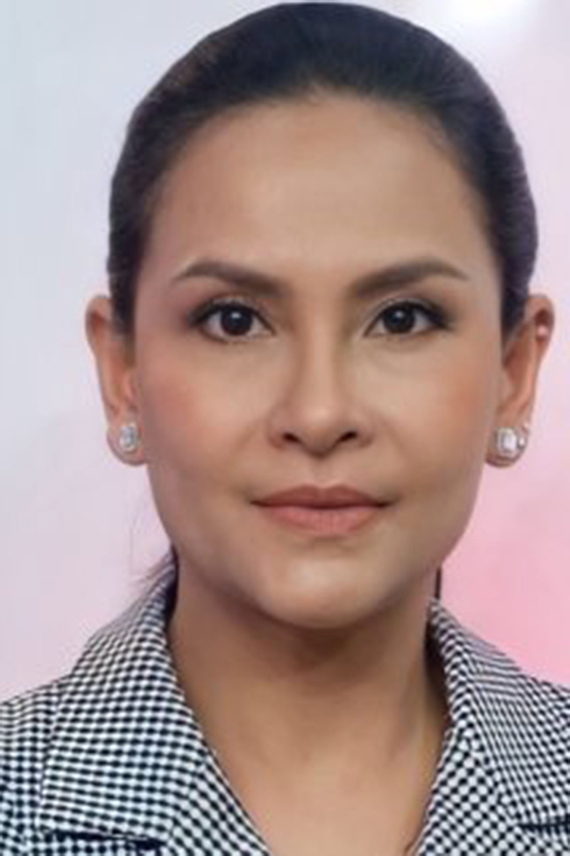 Kalaya Lerdkasemsap as Aunt Srijan in Different Lines of Horizon