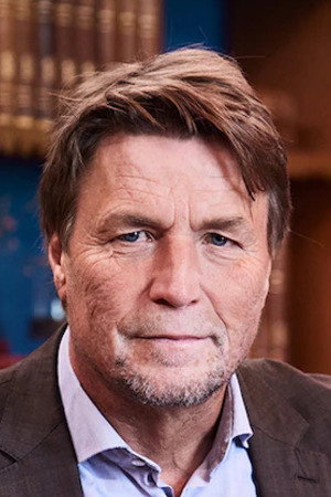 Thomas Bodström as Self in Förrädarna - Återträffen