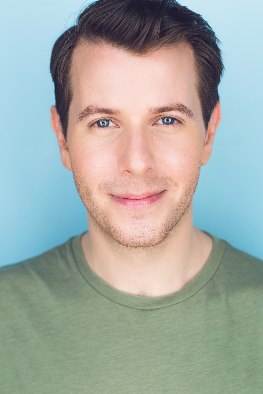 Leo DeFriend as Dan in Mordeo