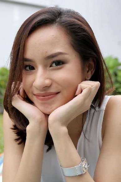Adinda Rizkyana as Alya in Jangan Dengerin Sendiri