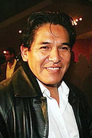 Aristóteles Picho as García in Courage