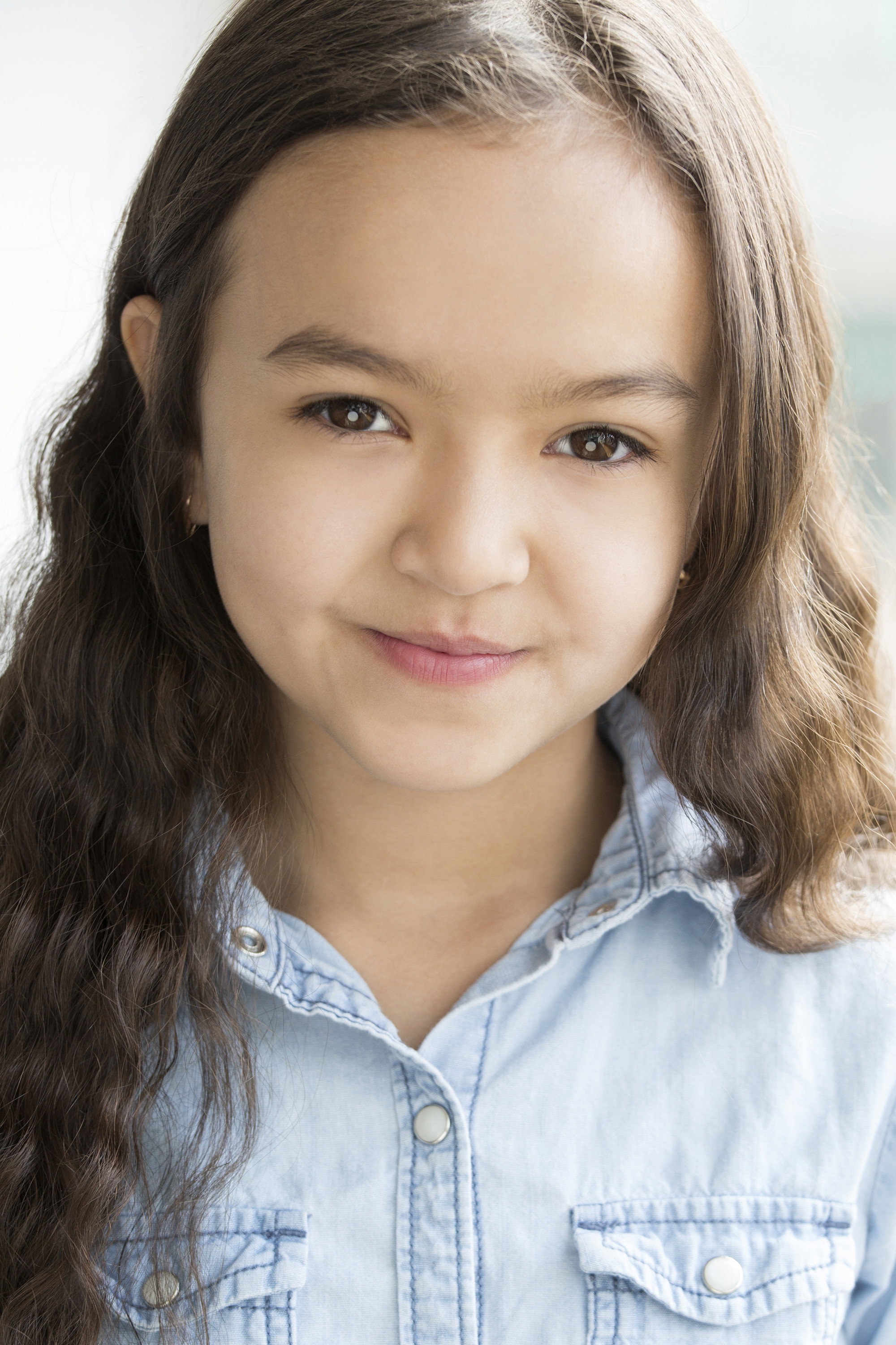Sirena Gulamgaus as Loa Boone in Chapelwaite